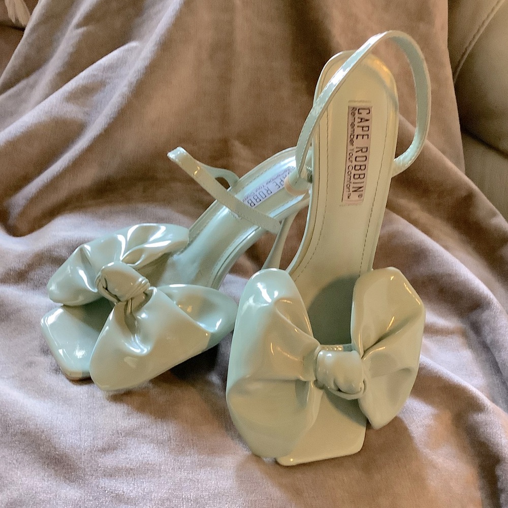 NEW NEVER WORN -Cape Robbin Mint Green Bow Heels